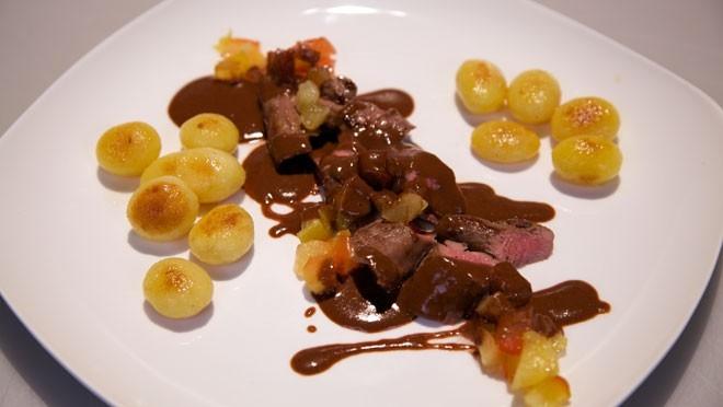 Gebakken lamshaasjes met rode portsaus